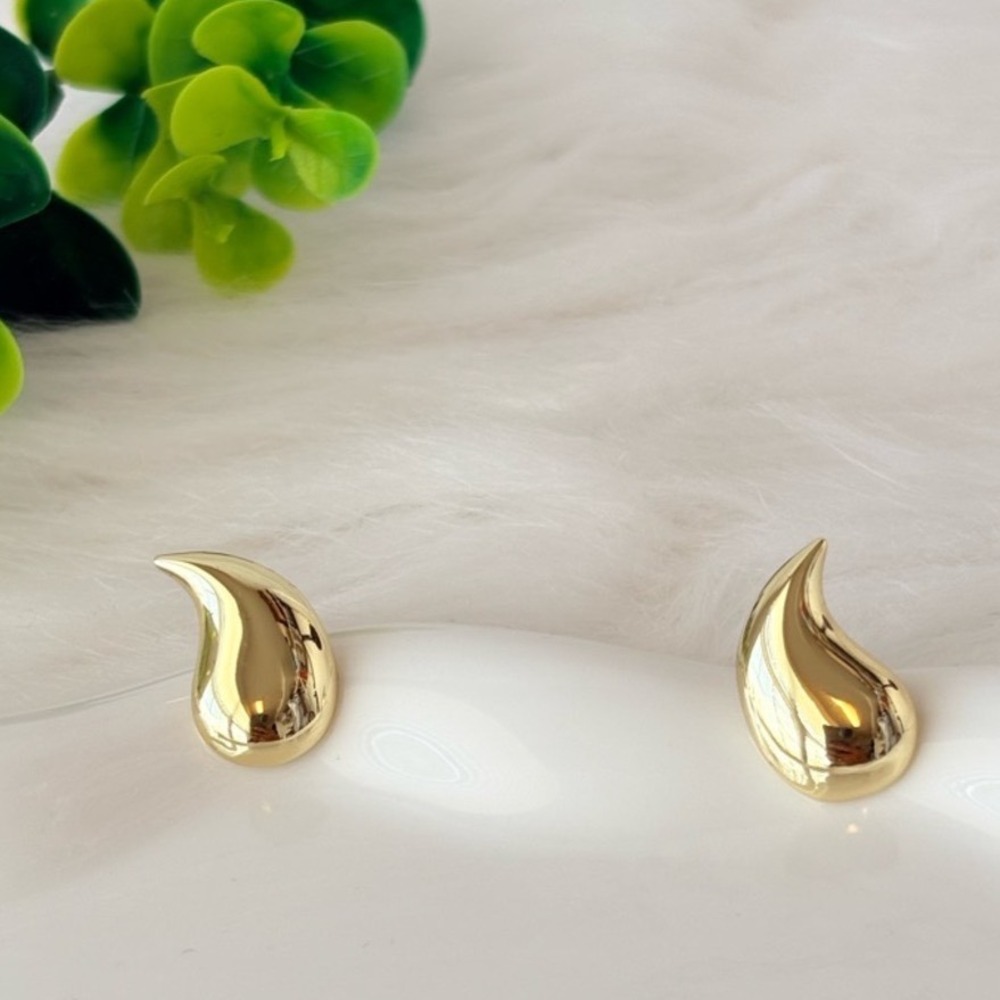 Gold Teardrop Minimalist Stud Earrings - Women Jewelry